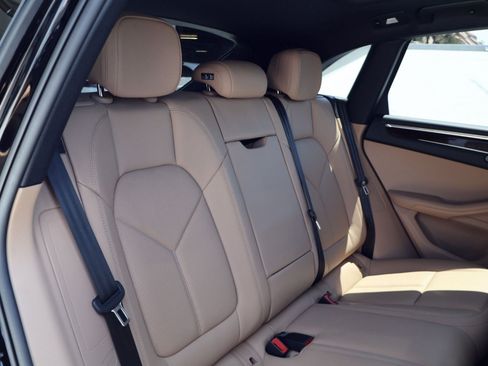 Certified 2026 Porsche Macan AWD/4WD image 23