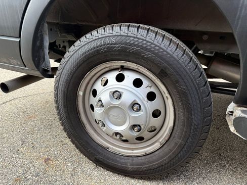 Used 2024 Ford Transit 250 Low Roof AWD w/ Exterior Upgrade Package image 9