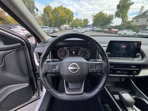 Used 2025 Nissan Rogue SV AWD/4WD image 31