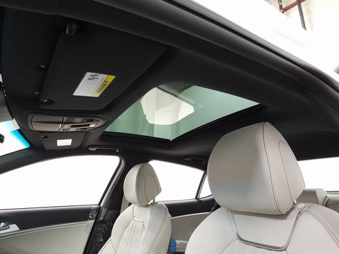 Used 2025 Genesis G70 3.3T Advanced image 15