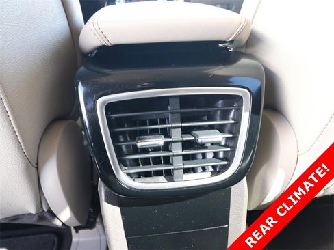 Used 2022 Lincoln Nautilus FWD w/ Premium Package image 8