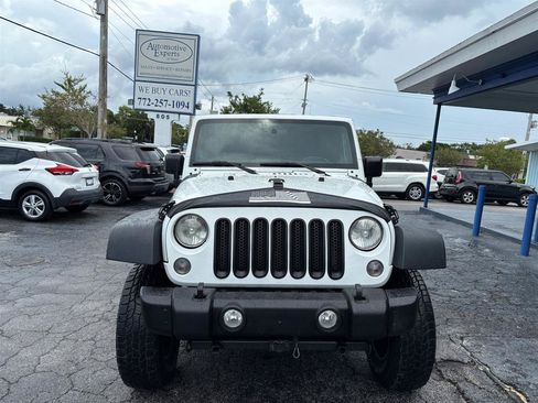 Used 2011 Jeep Wrangler Rubicon w/ Dual Top Group AWD/4WD image 8