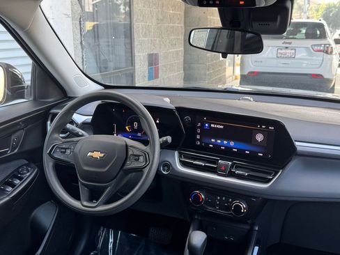 Used 2025 Chevrolet TrailBlazer LT image 32