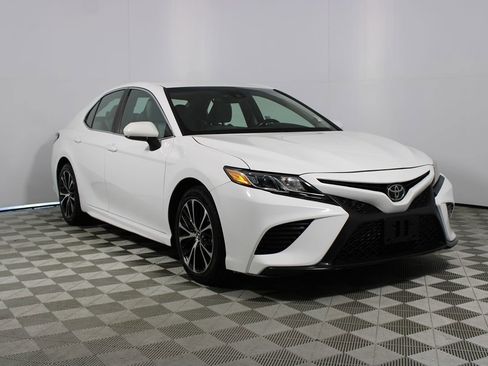 Used 2018 Toyota Camry SE FWD image 19