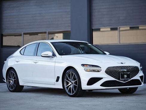 Used 2025 Genesis G70 2.5T image 1