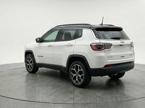 Used 2025 Jeep Compass Limited AWD/4WD image 6