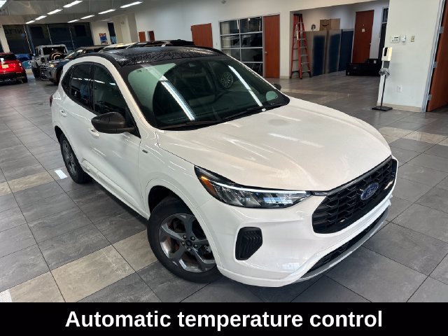 Used 2024 Ford Escape ST-Line w/ Tech Pack #1 AWD/4WD image 8