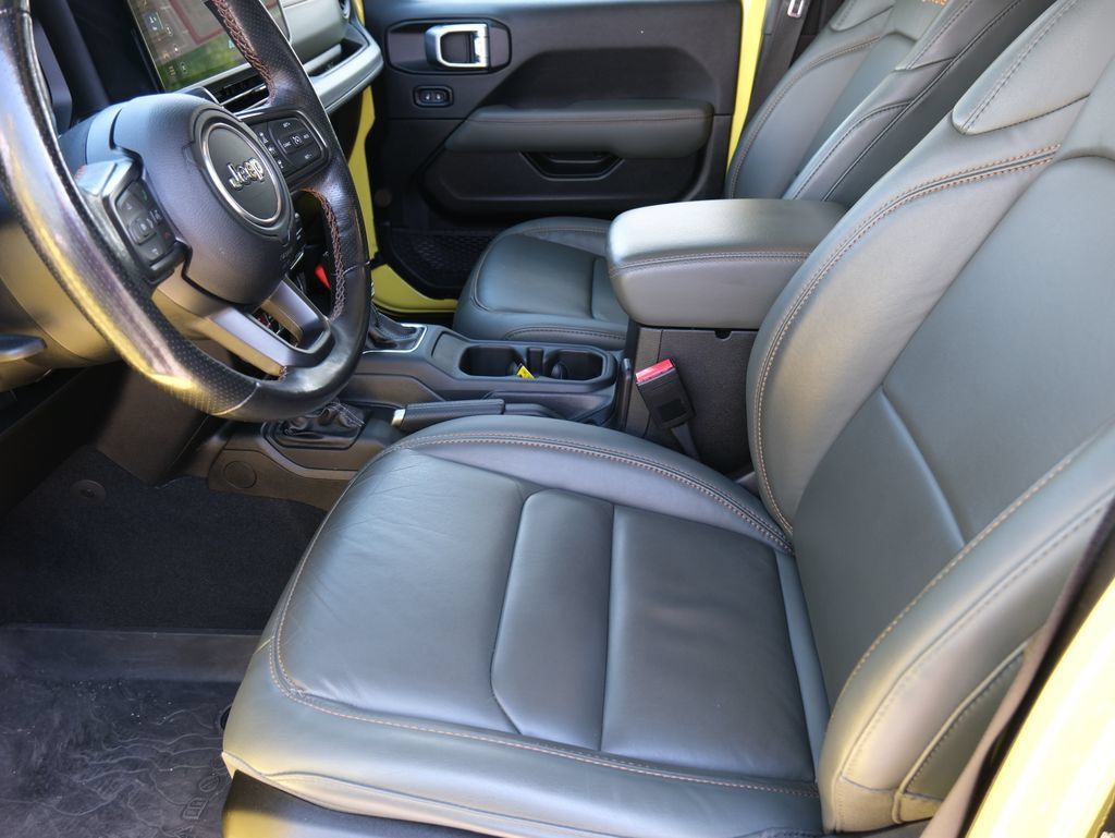 Used 2024 Jeep Gladiator Mojave AWD/4WD image 5