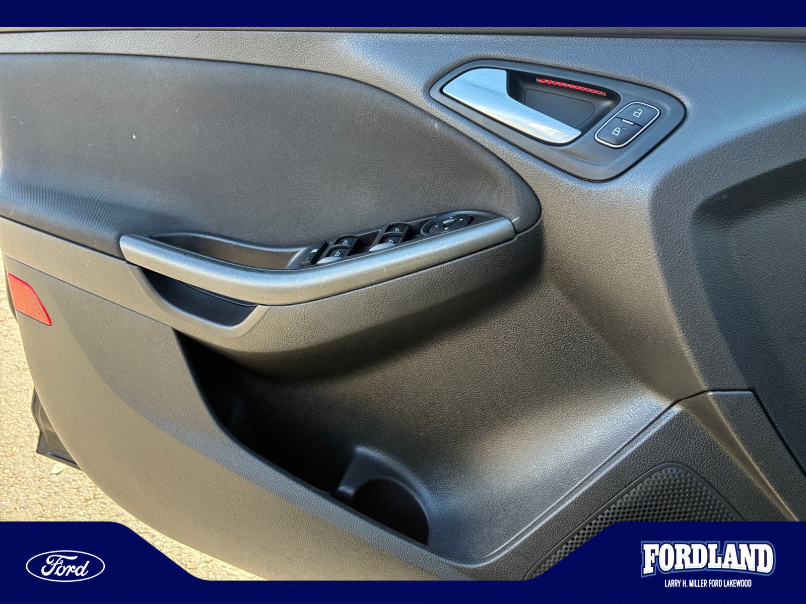 Used 2016 Ford Focus SE w/ Equipment Group 201A FWD image 13