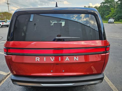 Used 2023 Rivian R1S Launch Edition Quad AWD/4WD image 7