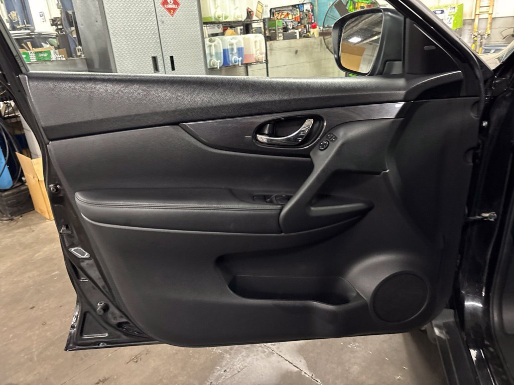 Used 2018 Nissan Rogue SV AWD/4WD image 20