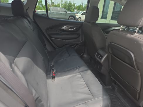 Used 2024 GMC Terrain SLE w/ Driver Convenience Package FWD image 10