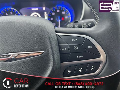 Used 2023 Chrysler Pacifica Touring-L FWD image 27