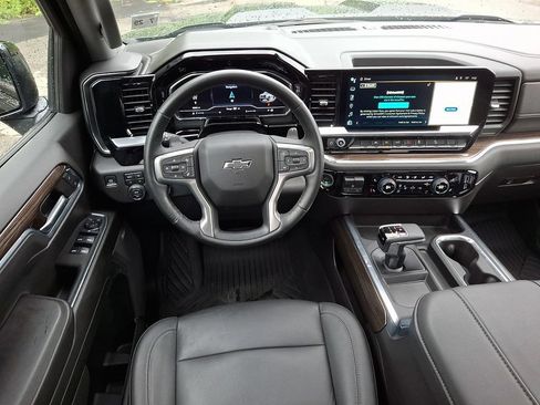 Used 2024 Chevrolet Silverado 1500 LT Trail Boss w/ Convenience Package II AWD/4WD image 17