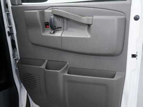 Used 2019 GMC Savana 2500 Extended Van 3D w/ Driver Convenience Package image 25