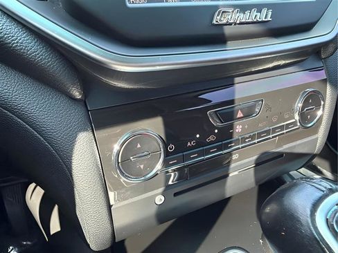 Used 2015 Maserati Ghibli RWD image 38