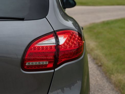 Used 2013 Porsche Cayenne Diesel AWD/4WD image 31