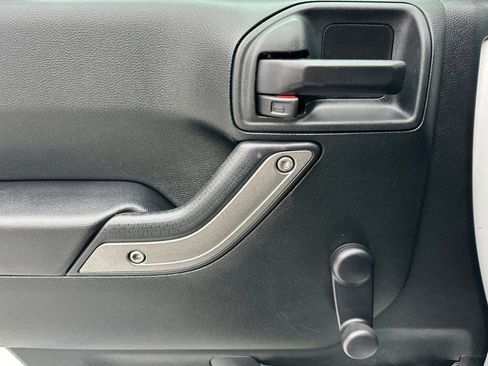Used 2018 Jeep Wrangler Sport AWD/4WD image 11