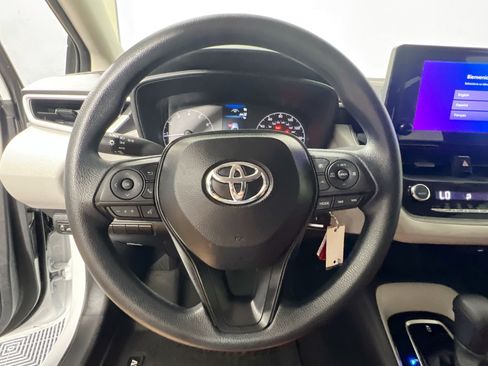 Used 2025 Toyota Corolla LE FWD image 17