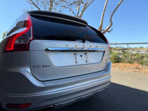 Used 2016 Volvo XC60 T5 Premier w/ Proximity Package AWD/4WD image 40