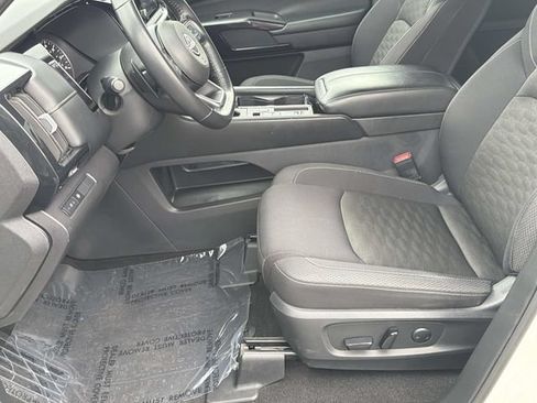 Certified 2024 Nissan Pathfinder SV FWD image 26