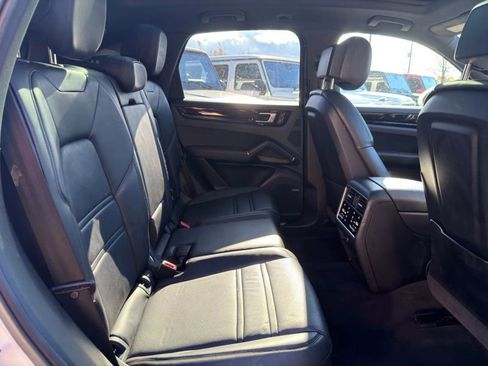 Used 2022 Porsche Cayenne Platinum Edition image 23