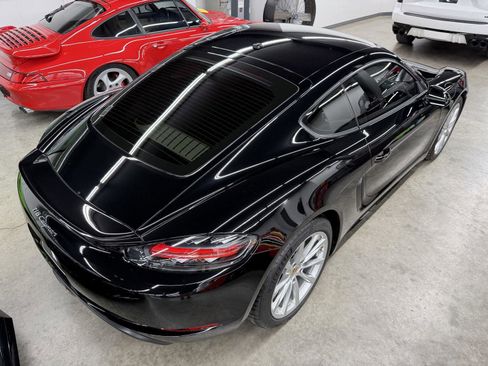 Used 2018 Porsche 718 Cayman RWD image 4