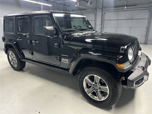 Used 2020 Jeep Wrangler Unlimited Sahara AWD/4WD image 8