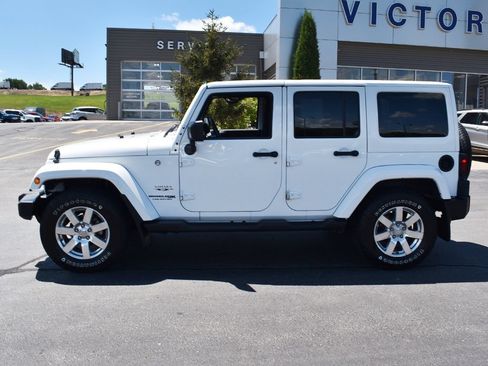 Used 2018 Jeep Wrangler Unlimited Sahara w/ Max Tow Package AWD/4WD image 2