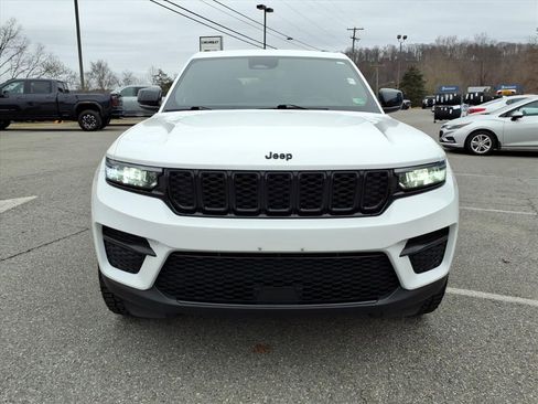 Used 2023 Jeep Grand Cherokee Altitude image 9