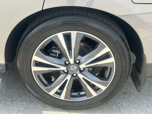 Used 2020 Nissan Pathfinder Platinum image 20