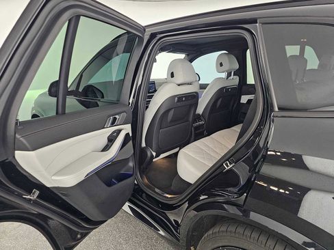 Used 2024 BMW X5 xDrive40i w/ M Sport Package image 15