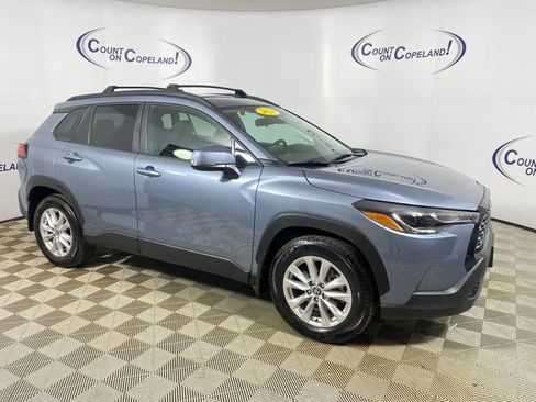 Certified 2024 Toyota Corolla Cross LE image 1