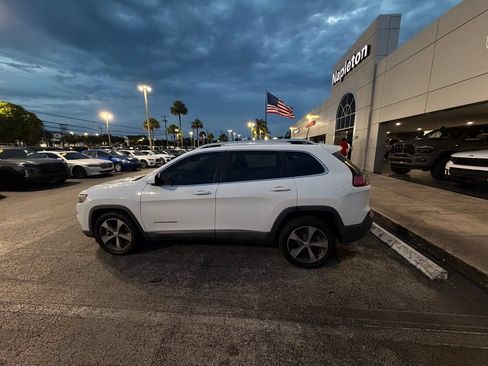 Used 2019 Jeep Cherokee Limited w/ Technology Group FWD image 8