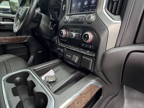 Used 2020 GMC Sierra 3500 Denali w/ Denali Ultimate Package AWD/4WD image 34