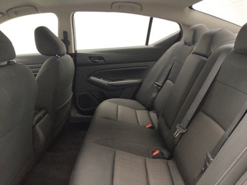 Used 2024 Nissan Altima 2.5 SV image 18