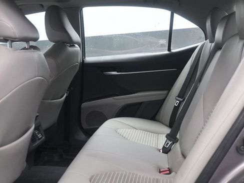Used 2021 Toyota Camry SE w/ Cold Weather Package image 5