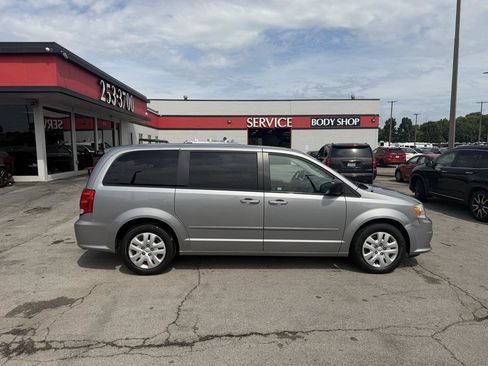 Used 2014 Dodge Grand Caravan SE w/ Quick Order Package 29E SE FWD image 2