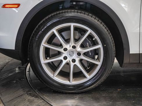 Certified 2022 Porsche Cayenne AWD/4WD image 9