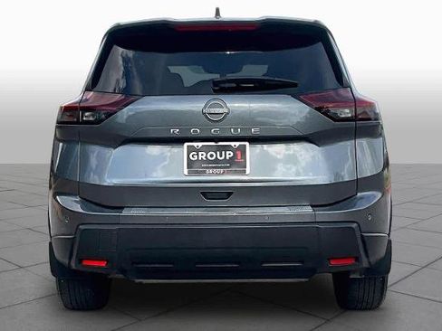 Certified 2026 Nissan Rogue SV FWD image 5
