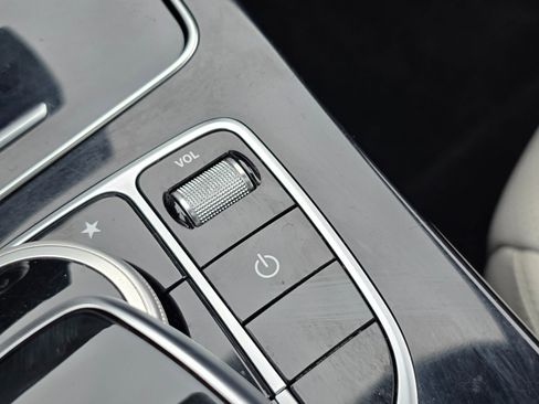 Used 2016 Mercedes-Benz C 350e Sedan w/ Multimedia Package image 38