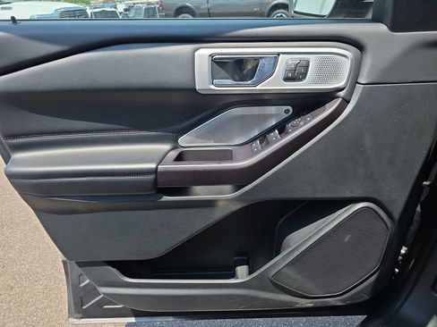 Used 2020 Ford Explorer Platinum w/ Premium Technology Package AWD/4WD image 18