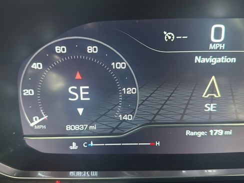 Used 2023 GMC Yukon XL SLT w/ SLT Luxury Package image 7