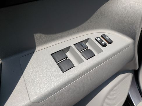Used 2013 Toyota Highlander Plus FWD image 27