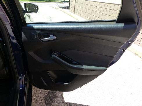 Used 2017 Ford Focus Titanium FWD image 43