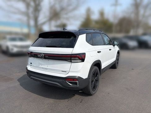 New 2026 Volkswagen Taos SE AWD/4WD image 7
