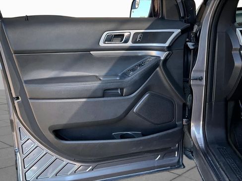 Used 2014 Ford Explorer XLT w/ Equipment Group 202A FWD image 21