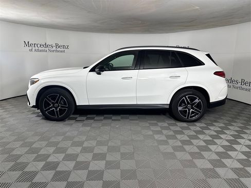 Certified 2025 Mercedes-Benz GLC 300 4MATIC image 4