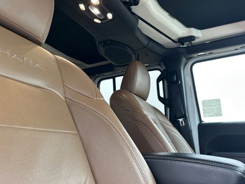 Used 2022 Jeep Wrangler Unlimited Sahara image 17
