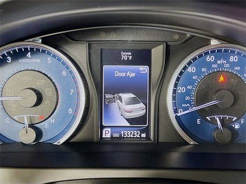 Used 2017 Toyota Camry XLE image 11